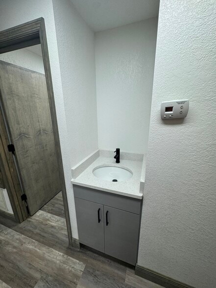More Photos Of 301 Frontage Rd, Clermont Medical For Lease