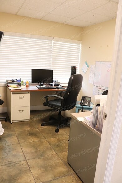 More Photos Of 8225 Normandy Blvd, Jacksonville Medical For Sale