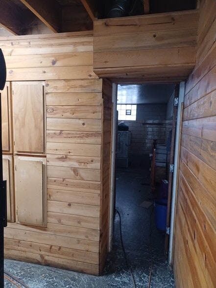 More Photos Of 419 S Broad St, Klamath Falls Light Distribution For Sale