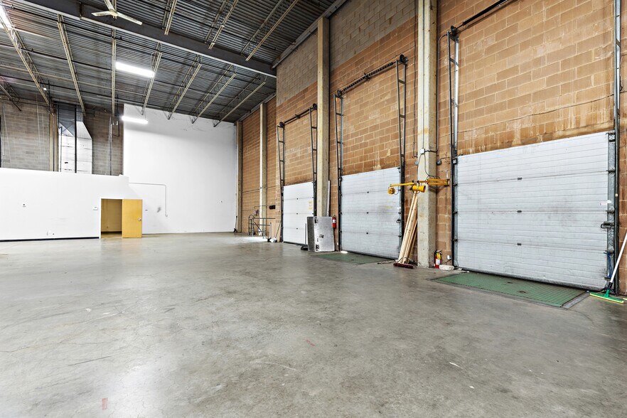 More Photos Of 575 Corporate Dr, Mahwah Industrial For Lease