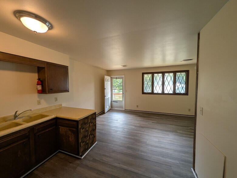 More Photos Of 429 South St, Pekin Apartments For Sale