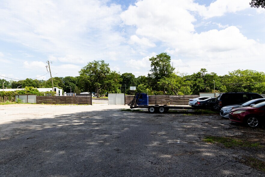 More Photos Of 860 W Main St, Spartanburg Light Distribution For Sale