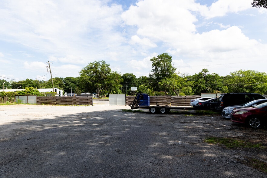 More Photos Of 860 W Main St, Spartanburg Light Distribution For Sale