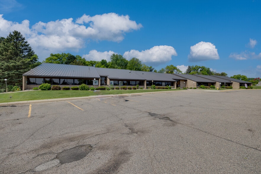 More Photos Of 4205 Lancaster Ln N, Plymouth Office For Lease