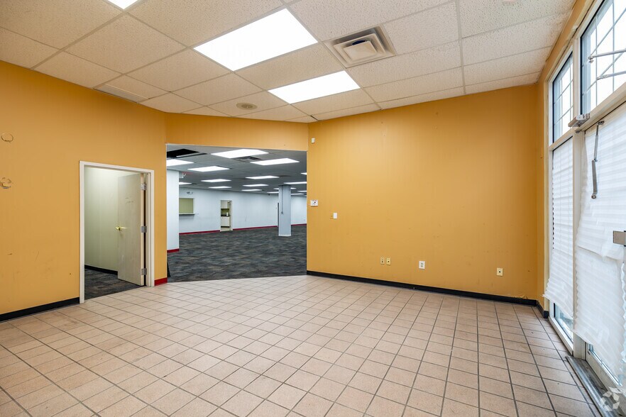 More Photos Of 6230-6360 Busch Blvd, Columbus Unknown For Lease
