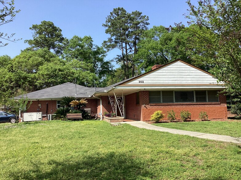 More Photos Of 302 Conroe Dr, Conroe Assisted Living For Sale