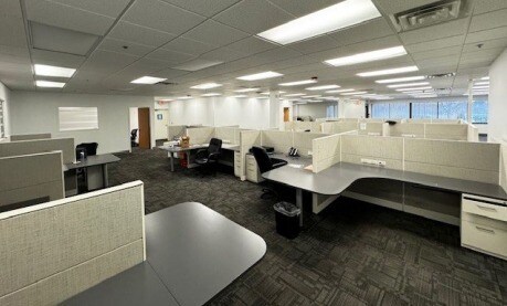 More Photos Of 2325 Featherstone Rd, Auburn Hills Warehouse For Lease