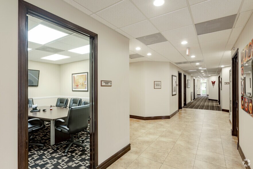 More Photos Of 10101-10121 W Sample Rd, Coral Springs Unknown For Lease