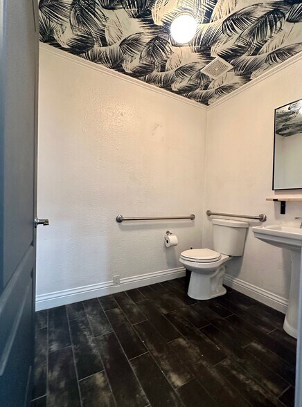 More Photos Of 348-350 Cernon St, Vacaville General Retail For Lease