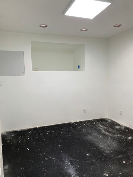 More Photos Of 14200-14238 SW 136th St, Miami Light Manufacturing For Sale