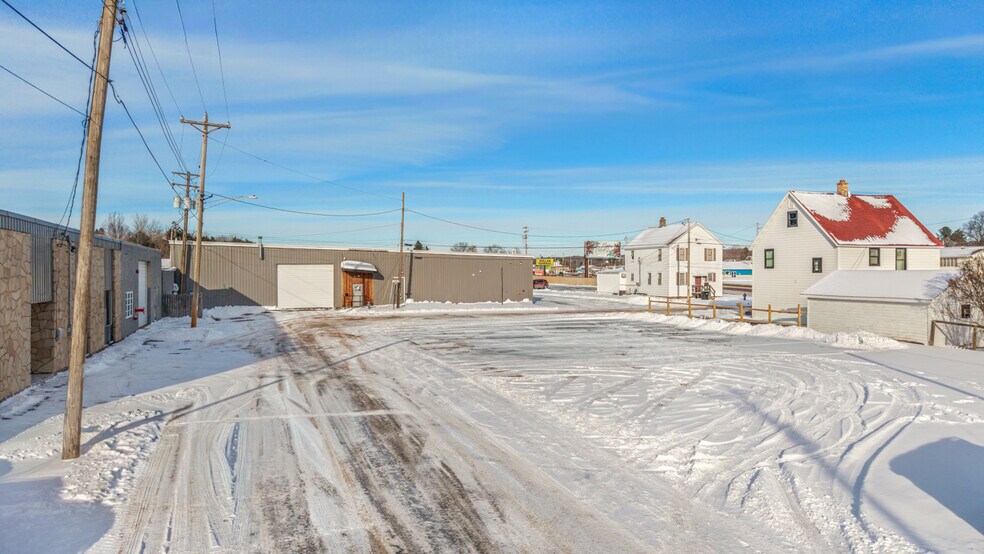 More Photos Of 106 E Smith St, Iron Mountain Distribution For Sale