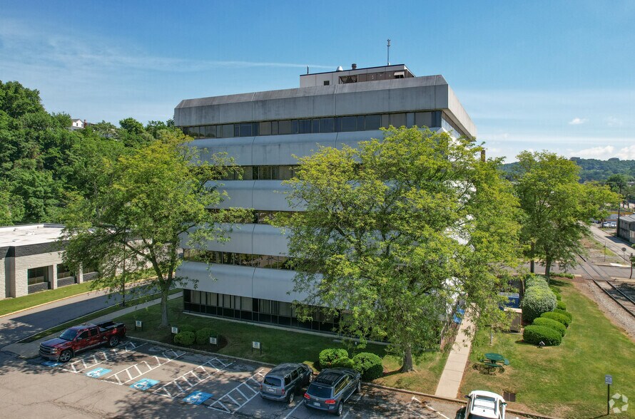 More Photos Of 102 Broadway St, Carnegie Office For Lease