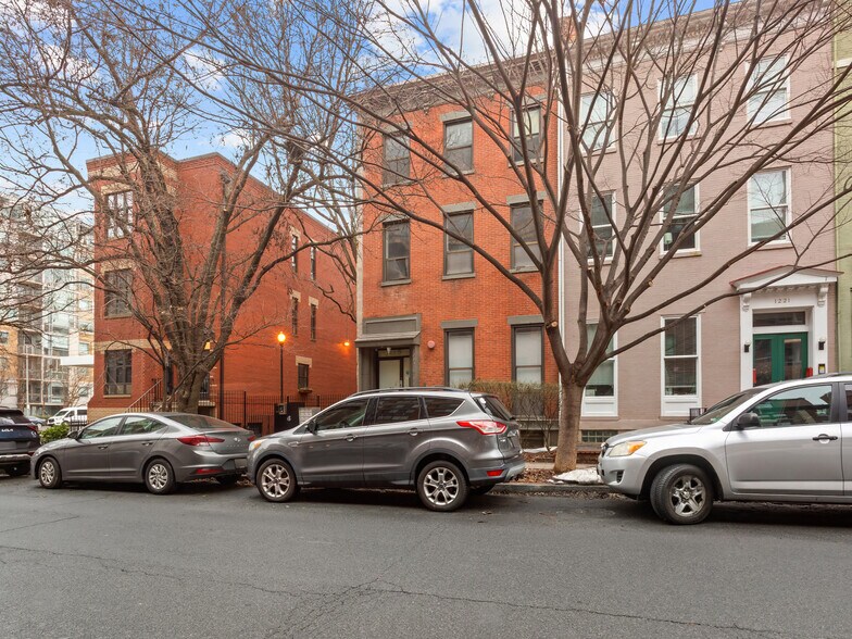 More Photos Of 1223 N St NW, Washington Apartments For Sale