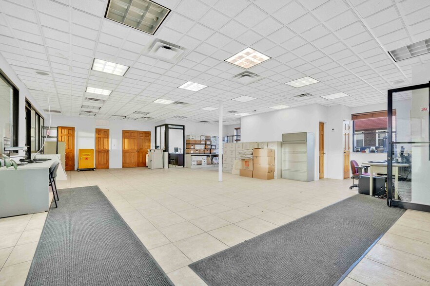 More Photos Of 4557 Bell Blvd, Bayside Medical For Lease