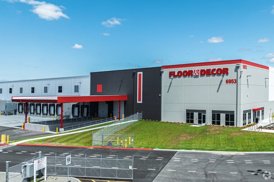 Primary Photo Of 17819 Canyon Rd E, Puyallup Distribution For Lease