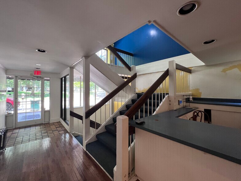 More Photos Of 113 S Court Ave, Memphis General Retail For Sale