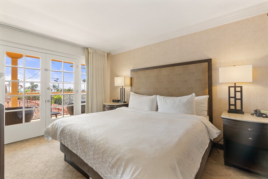 More Photos Of 690-696 S Coast Hwy, Laguna Beach, Laguna Beach Hotel For Sale