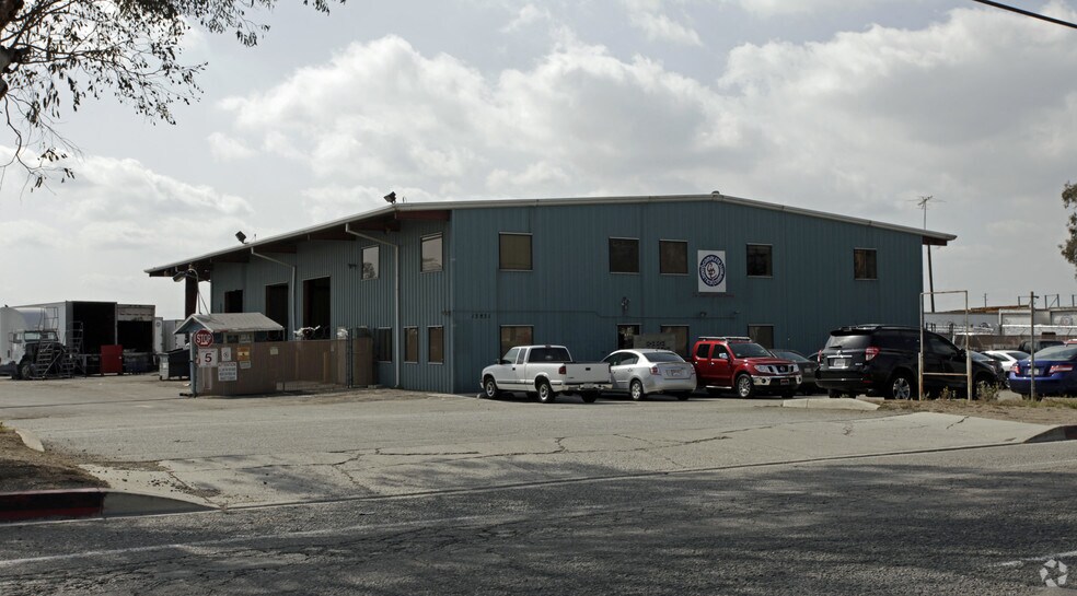 More Photos Of 13831 Slover Ave, Fontana Truck Terminal For Lease
