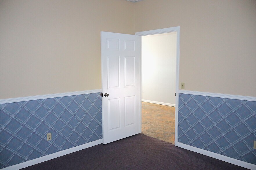 More Photos Of 501 Plaza Dr, Enterprise Storefront Retail Office For Sale