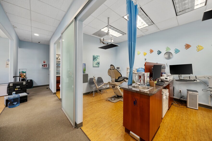 More Photos Of 106 Gateway Center Dr, Paso Robles Office For Lease