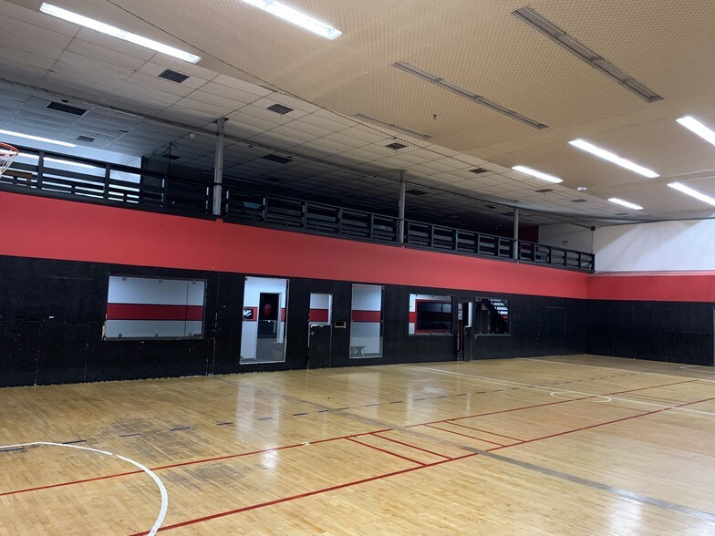 More Photos Of 3500 21st St, Bakersfield Health Club For Lease