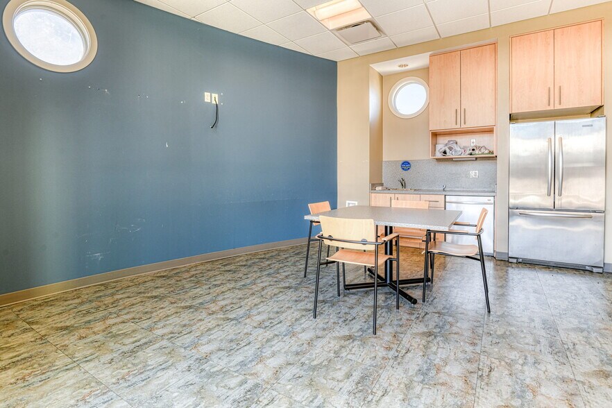 More Photos Of 2265 Highway 33, Hamilton Office For Sale