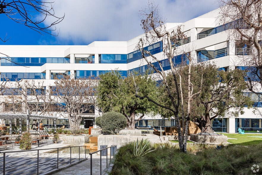 More Photos Of 300 Corporate Pointe, Culver City Office For Lease