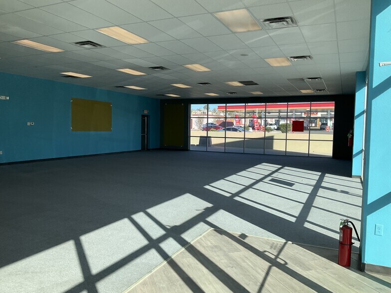 More Photos Of 6105-6135 N Mesa St, El Paso Unknown For Lease