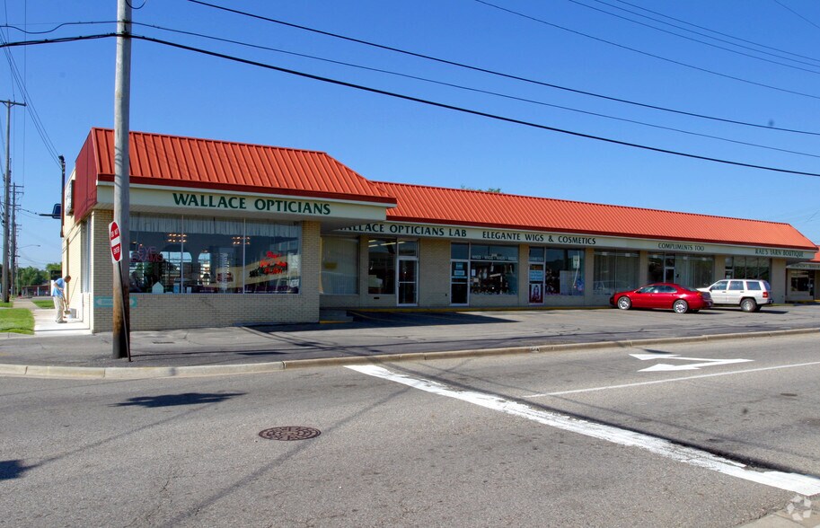 Primary Photo Of 3000-3040 Vine St, Lansing Unknown For Lease