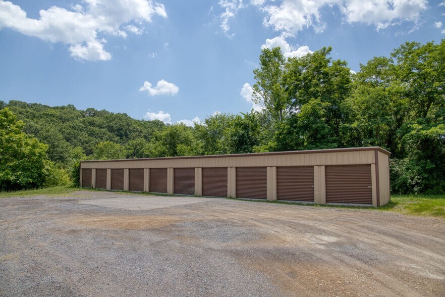 More Photos Of English Walnut Lane, Springfield Manufactured Housing Mobile Home Park For Sale