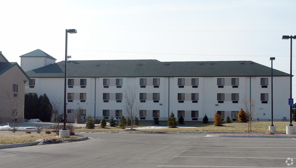 More Photos Of 220 Caravan Dr, Elkhart Hotel For Sale
