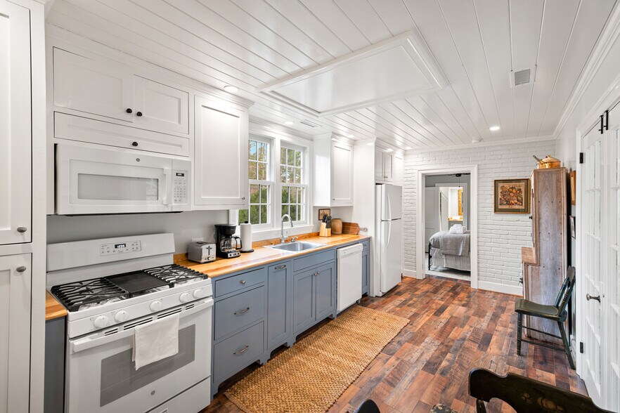 More Photos Of 3500 Sunset Lodge Ct, Charlottesville Hotel For Sale