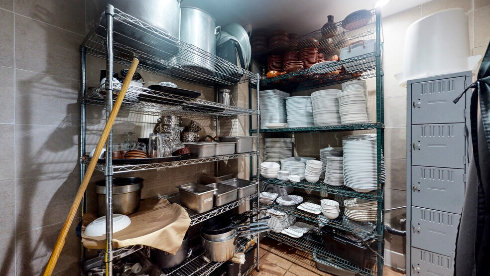 More Photos Of 6500 Foothill Blvd, Tujunga Restaurant For Sale
