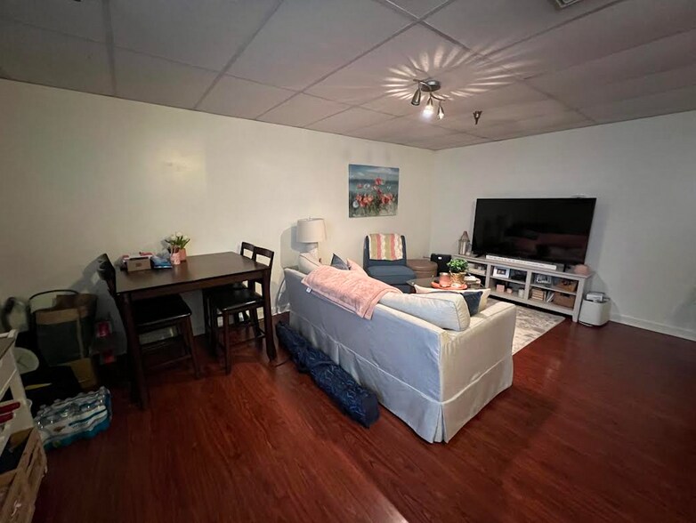 More Photos Of 45 Pearl St, Portsmouth Office For Sale