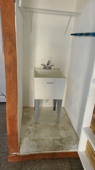 More Photos Of 221 6th St N, Texas City General Retail For Sale