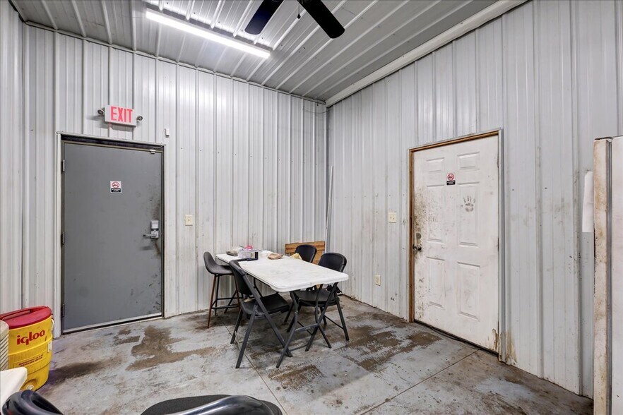 More Photos Of 133 W Blue Lick Rd, Shepherdsville Auto Repair For Sale