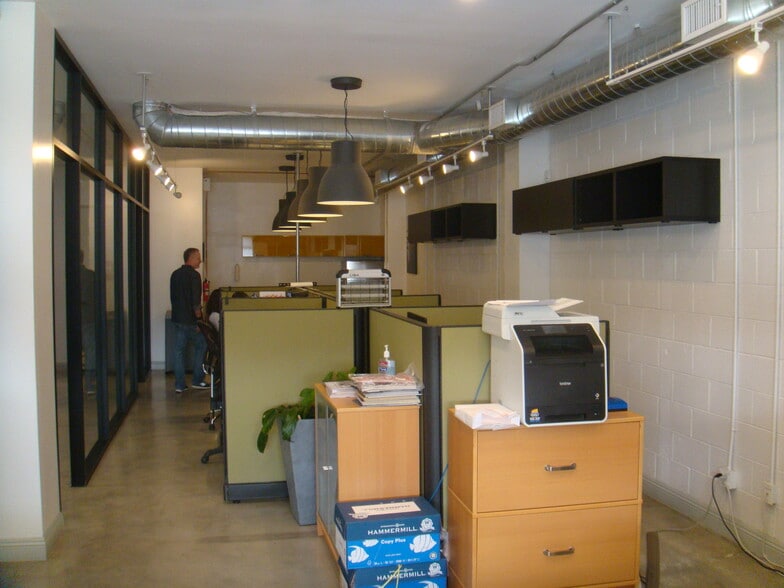 More Photos Of 8543 Venice Blvd, Los Angeles Storefront Retail Office For Lease