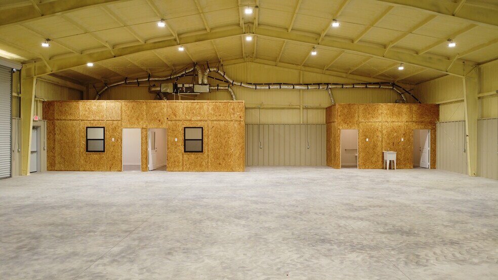 More Photos Of 16013 FM 429, Terrell Flex For Lease