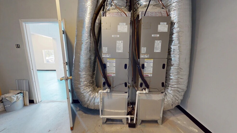 More Photos Of 3851 Harrington st, Oak Park Light Distribution For Sale