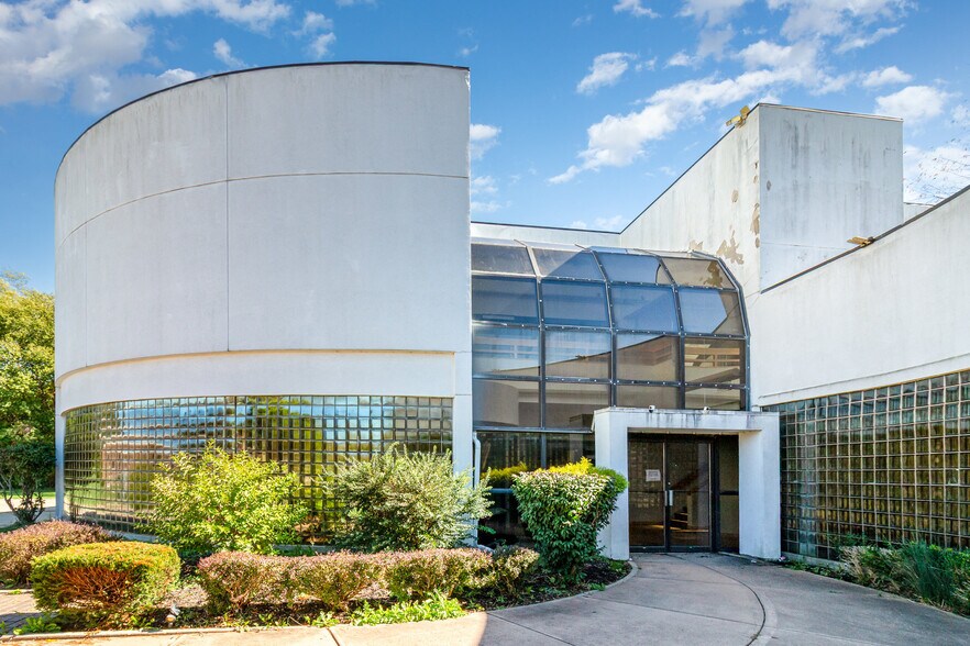 More Photos Of 10196 Springfield Pike, Cincinnati Medical For Sale