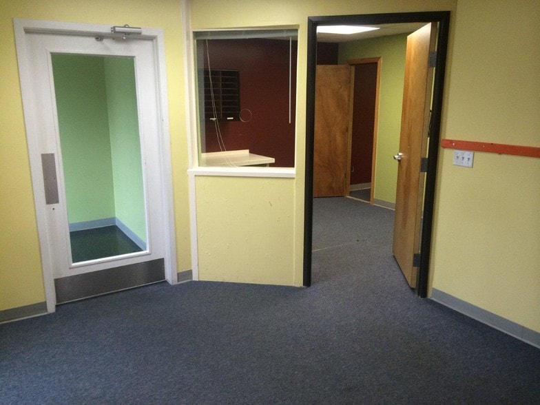 More Photos Of 2709-2715 Pontiac Lake Rd, Waterford Office For Sale