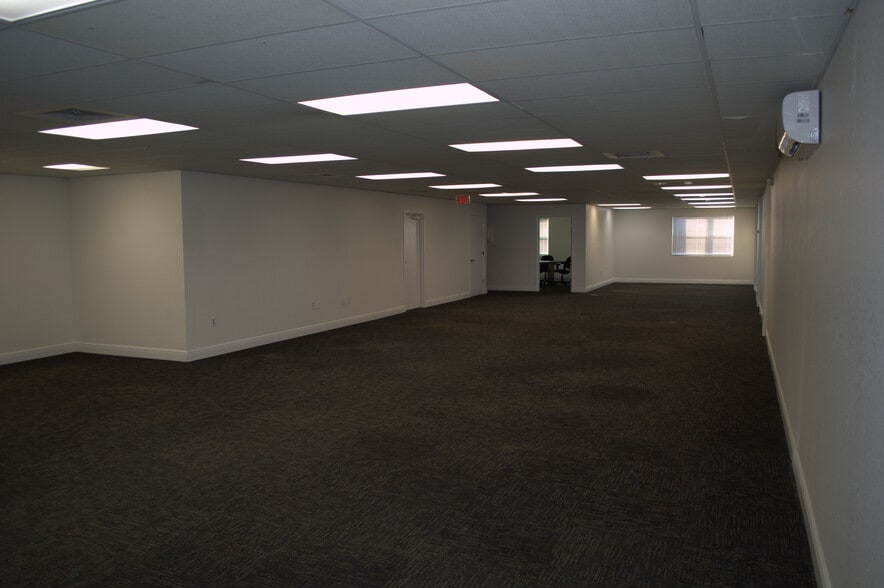 More Photos Of 2979 N 46th Ave, Saint Petersburg Office For Lease