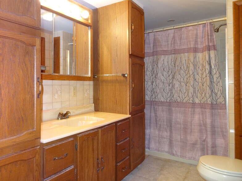 More Photos Of 93 Maple Ave, Morgantown Office For Sale