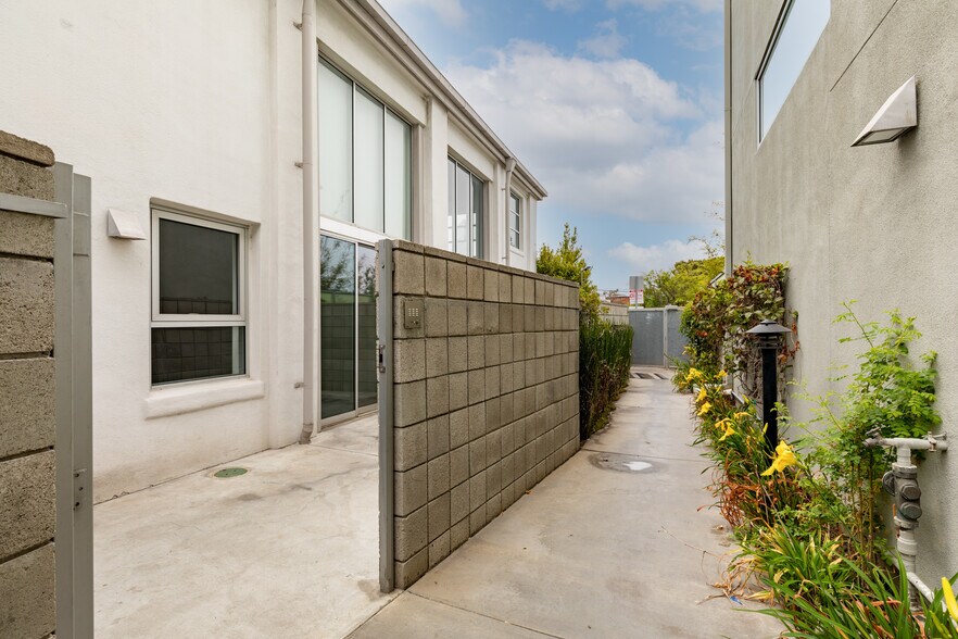 More Photos Of 2100 Abbot Kinney Blvd, Venice Office For Lease