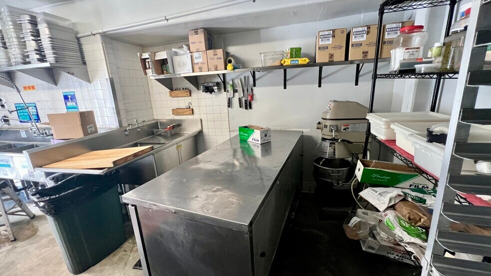 More Photos Of 7467-7475 Melrose Ave, Los Angeles Restaurant For Lease