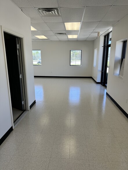 More Photos Of 18519 Imperial Valley Dr, Houston Light Distribution For Lease