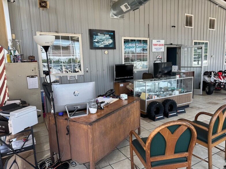 More Photos Of 975-979 E Liberty St, York Auto Dealership For Sale