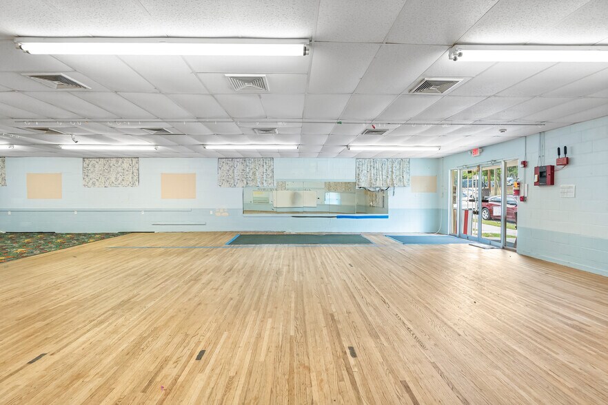 More Photos Of 855 W Desoto St, Clermont Specialty For Lease