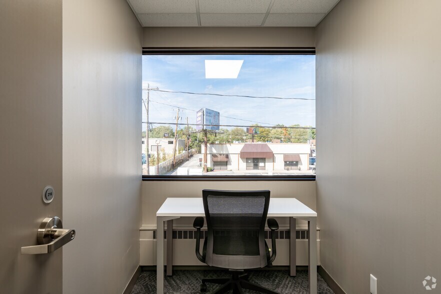 More Photos Of 3950 Sunforest Ct, Toledo Coworking Space