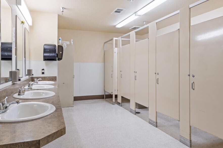 More Photos Of 1052 C St, Fresno Office For Sale
